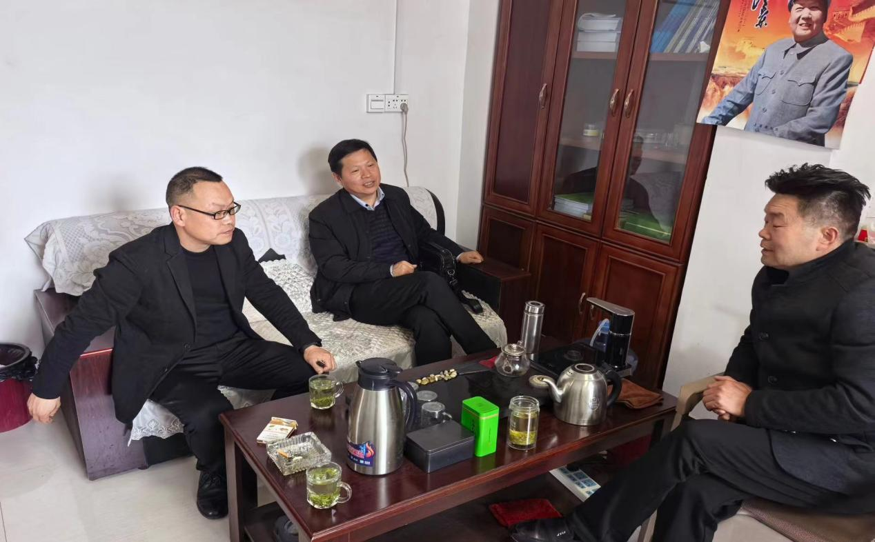 市金融工作局深入镇平县开展“万人助万企”企业服务活动