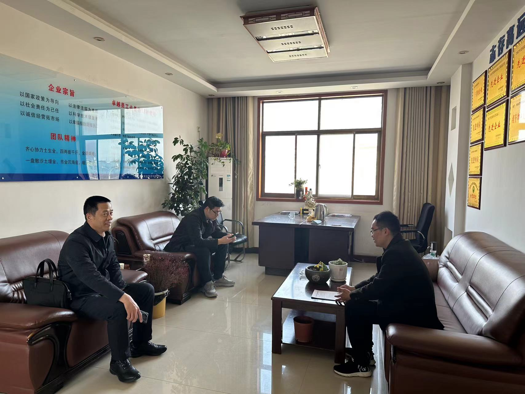 市金融工作局深入镇平县开展“万人助万企”企业服务活动