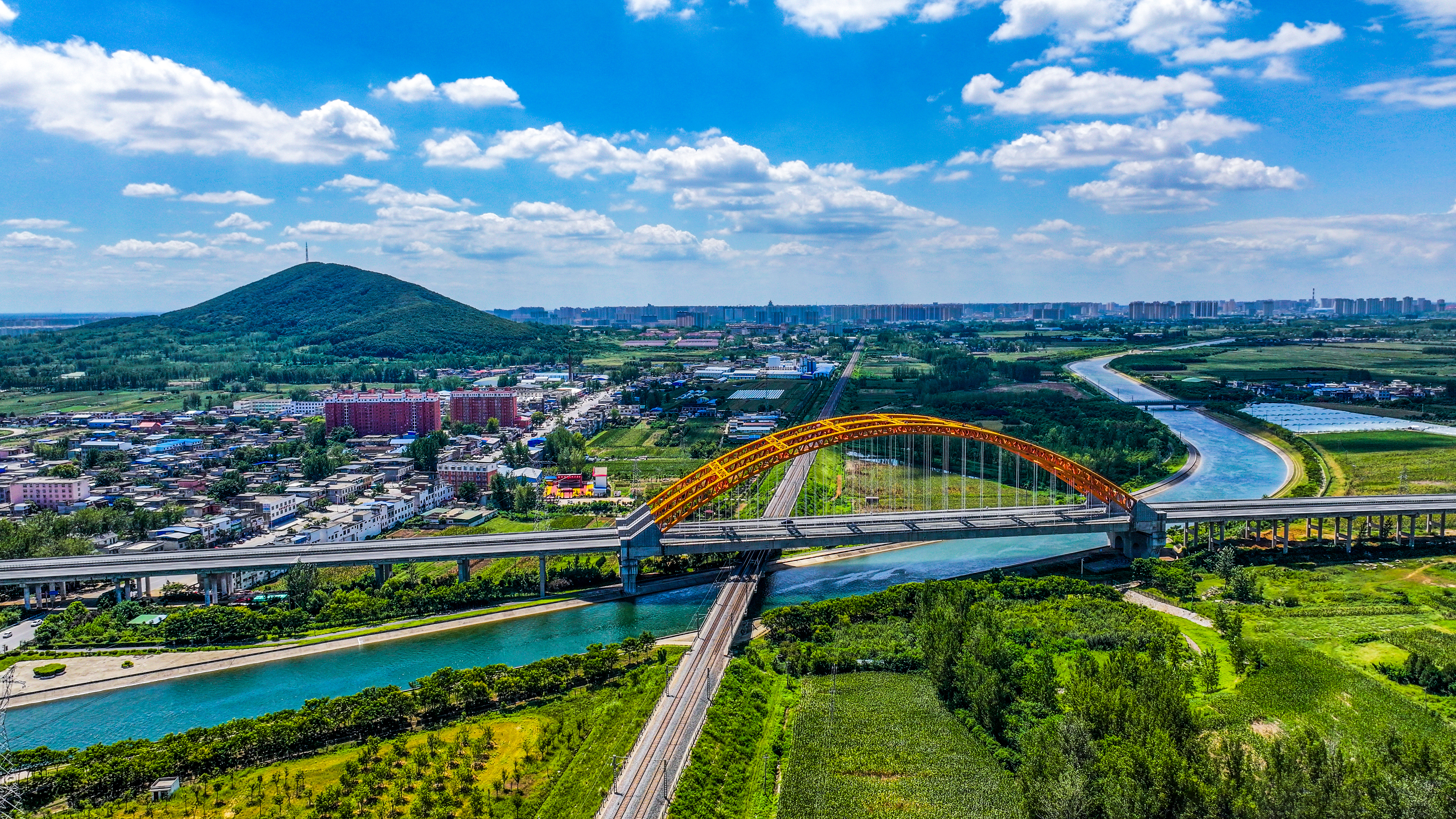 南水北调干渠绕独山而过